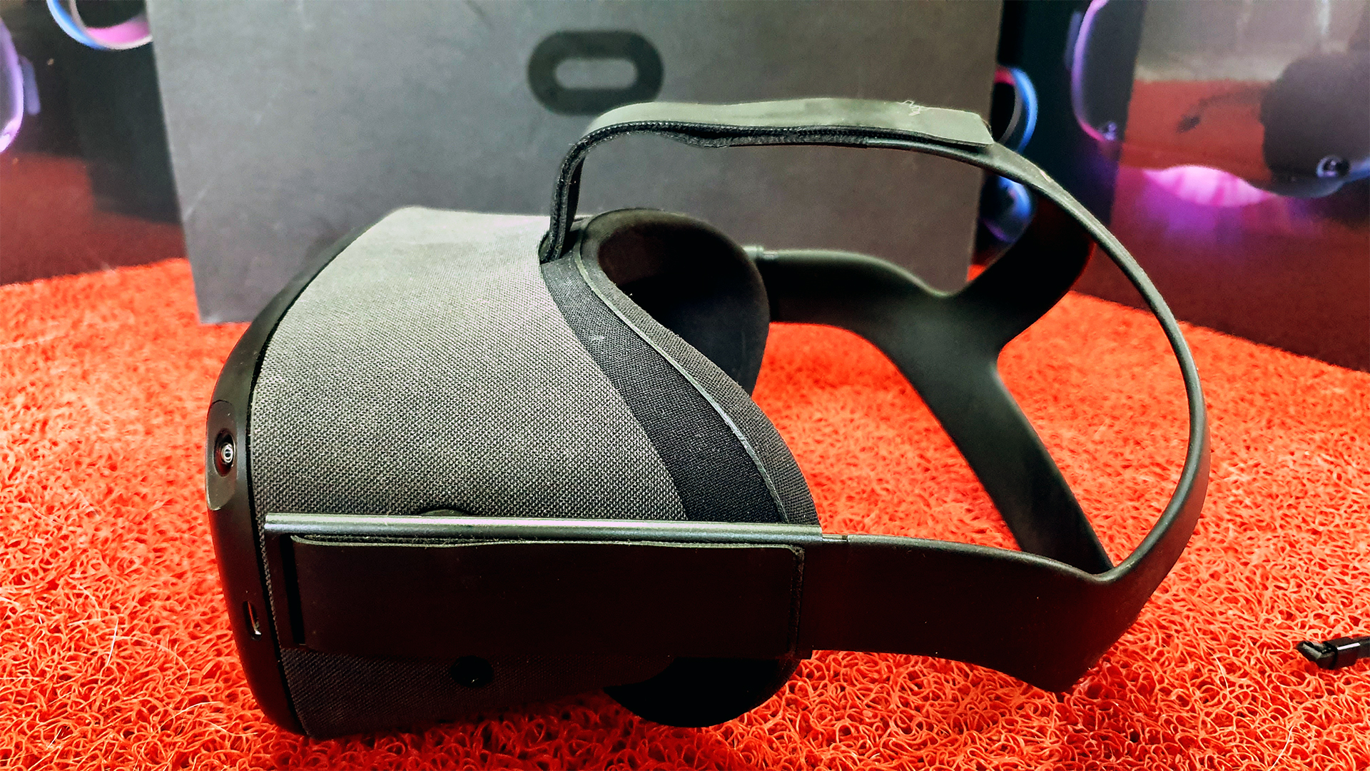 Oculus Quest Virtual Reality Headset